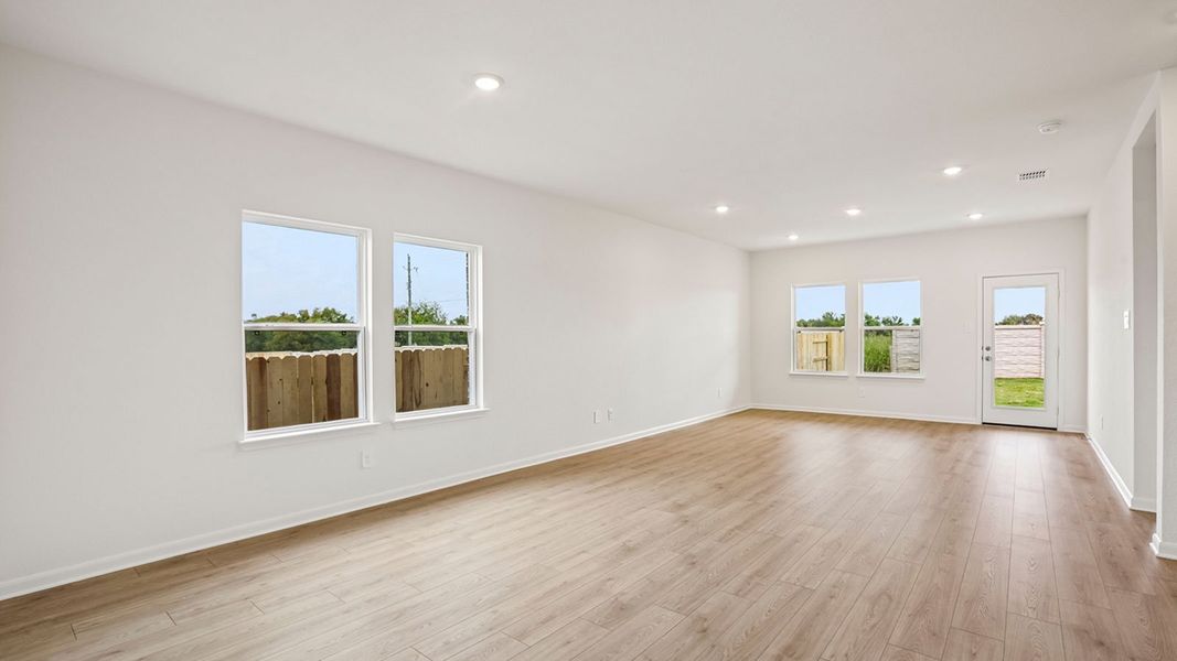 Spacious, unfurnished interior of a new home in Briarwood, Elgin (Image 13).
