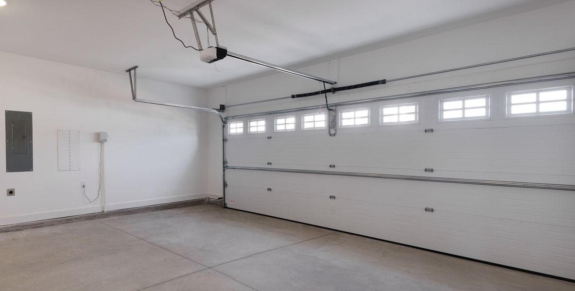 Representative unfurnished interior of a home built from the The Ivory by Cothran Homes in Holly Ridge, Greenville (Image 32).