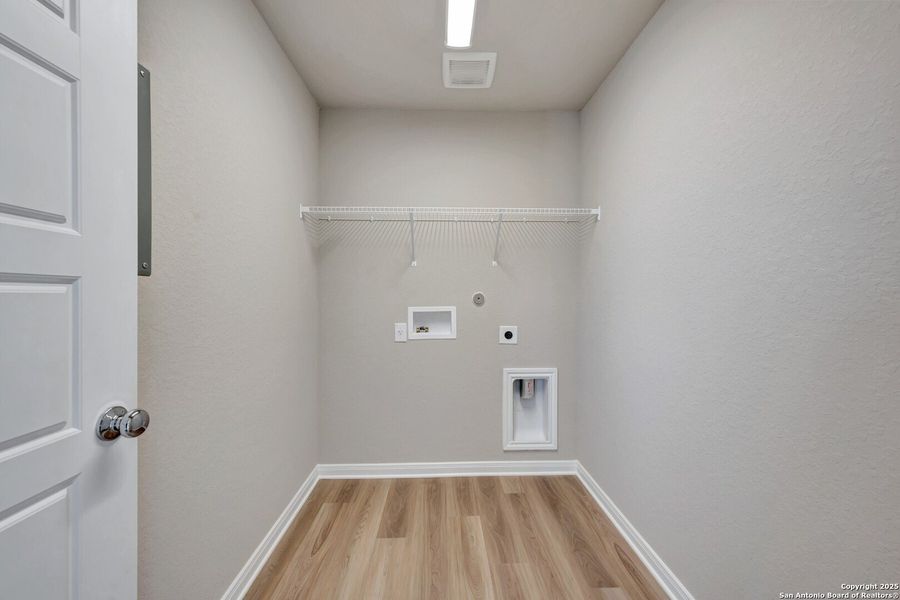 Spacious, unfurnished interior of a new home in Greenspoint Heights, Seguin (Image 36).