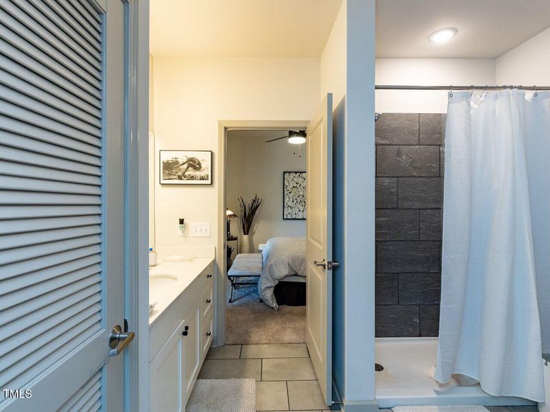 019-1280x960-main-bathroom 019-1280x960-main-bathroom