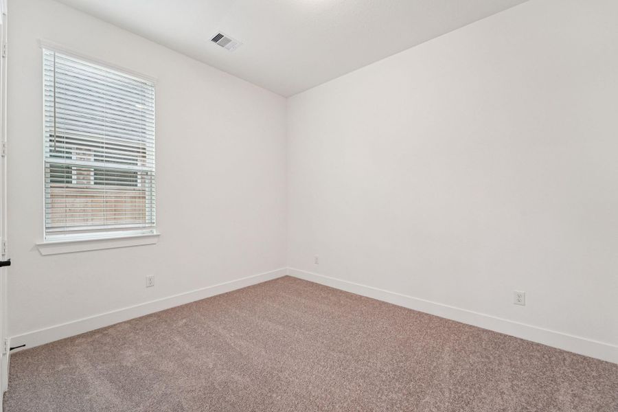 Spacious, unfurnished interior of a new home in Kresston, Montgomery (Image 28).