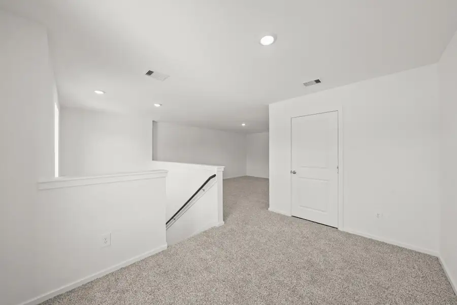 Spacious, unfurnished interior of a new home in Lexington Heights, Willis (Image 7).