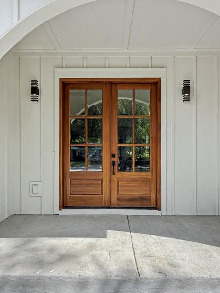 Exterior details and patio area of a home in , North Charleston (Image 33).