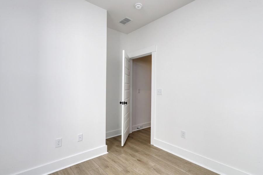 Spacious, unfurnished interior of a new home in Arcadia, Myrtle Beach (Image 32).