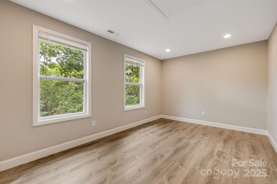 Spacious, unfurnished interior of a new home in , Asheville (Image 33).