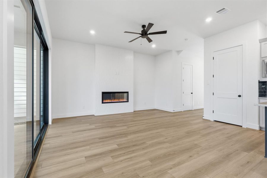 Spacious, unfurnished interior of a new home in Caywood Place, Houston (Image 19).