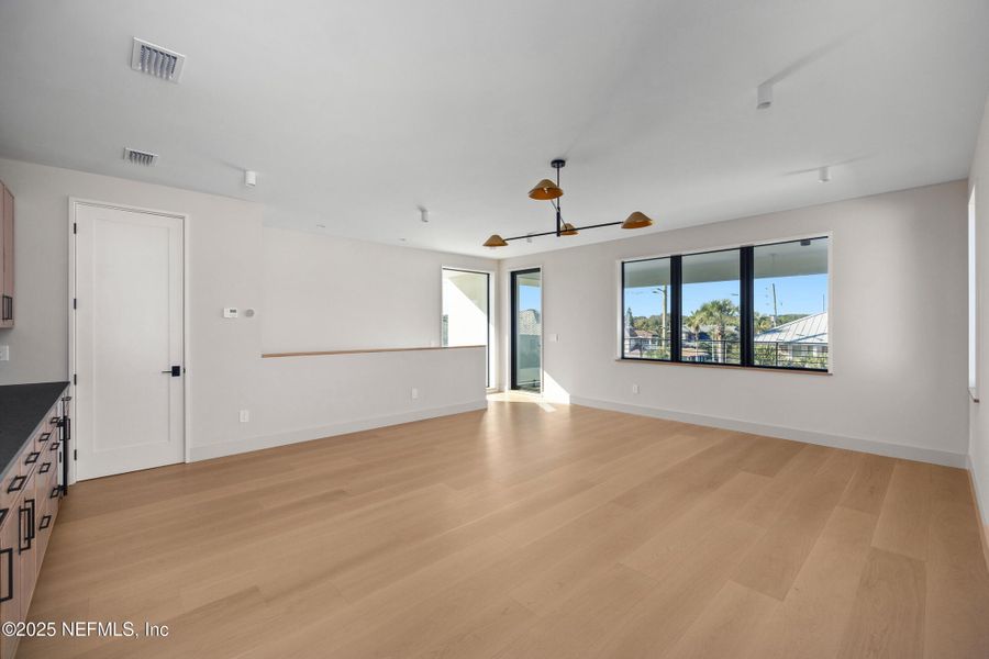 Spacious, unfurnished interior of a new home in , Atlantic Beach (Image 55).
