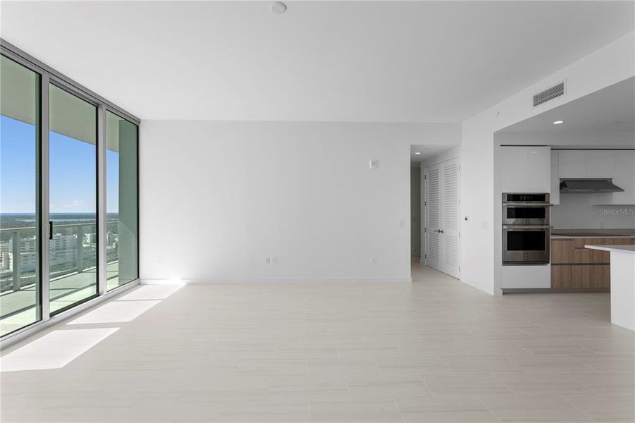 Spacious, unfurnished interior of a new home in , St. Petersburg (Image 60). Spacious, unfurnished interior of a new home in , St. Petersburg (Image 60).