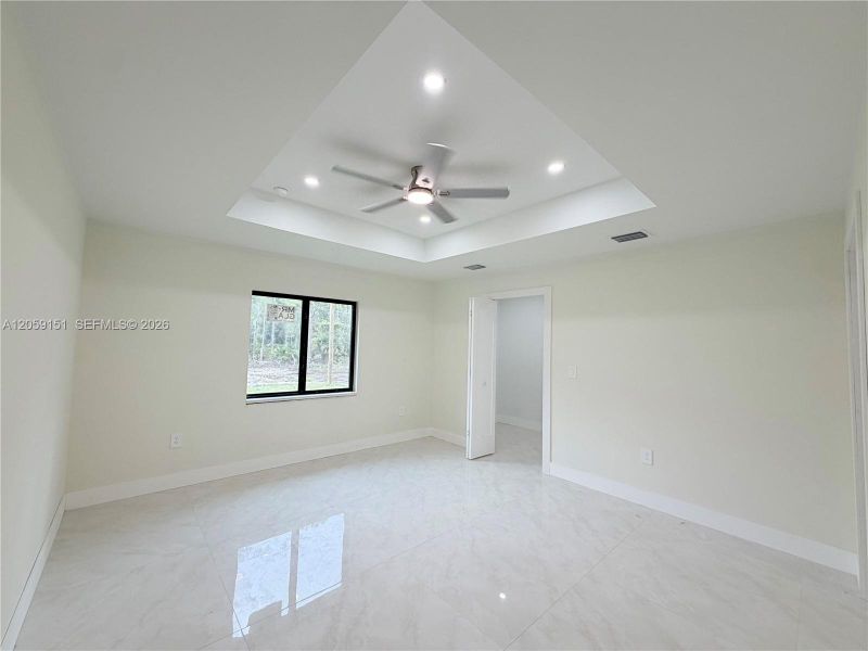 Spacious, unfurnished interior of a new home in , Lehigh Acres (Image 29).