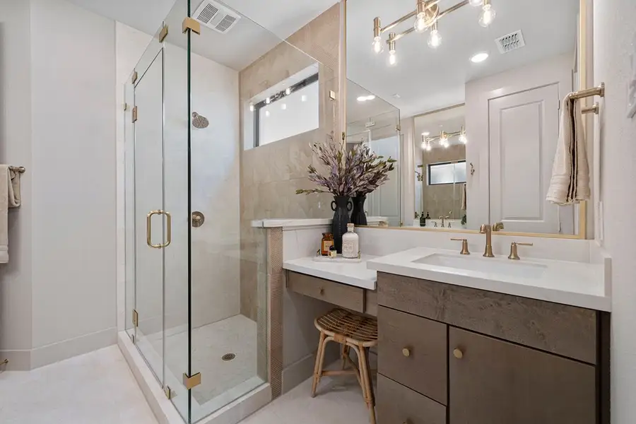 Furnished interior view inside a new home in The Highlands 50', Porter (Image 26).