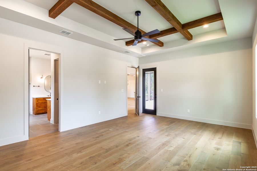 Spacious, unfurnished interior of a new home in , La Vernia (Image 52).
