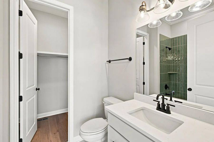 Monroe B Bathroom 2 Monroe B Bathroom 2