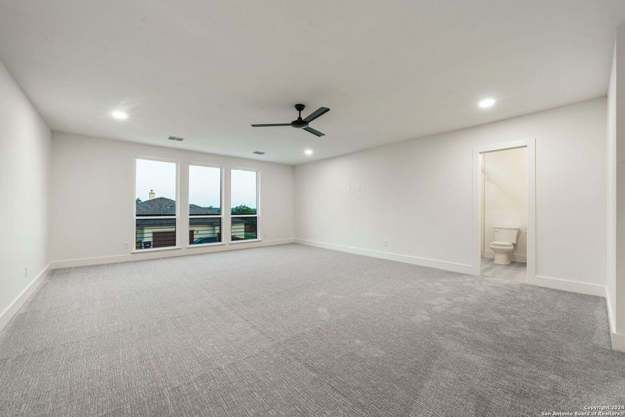 Spacious, unfurnished interior of a new home in , Castroville (Image 19).