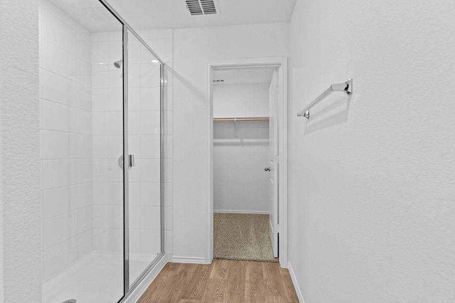 Spacious, unfurnished interior of a new home in Valverde, Bastrop (Image 25).