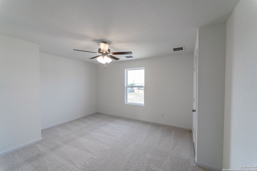 Spacious, unfurnished interior of a new home in Katzer Ranch, Converse (Image 16).