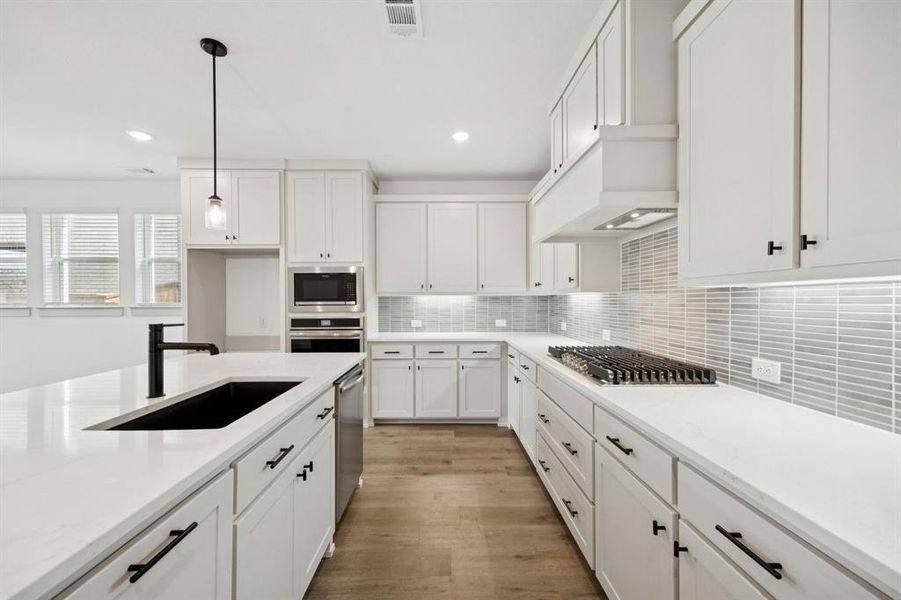 With a neutral color palette, stainless appliances and plenty of space, this beautiful kitchen will always be in style! With a neutral color palette, stainless appliances and plenty of space, this beautiful kitchen will always be in style!