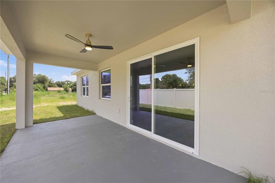 Exterior details and patio area of a home in , Winter Haven (Image 4).