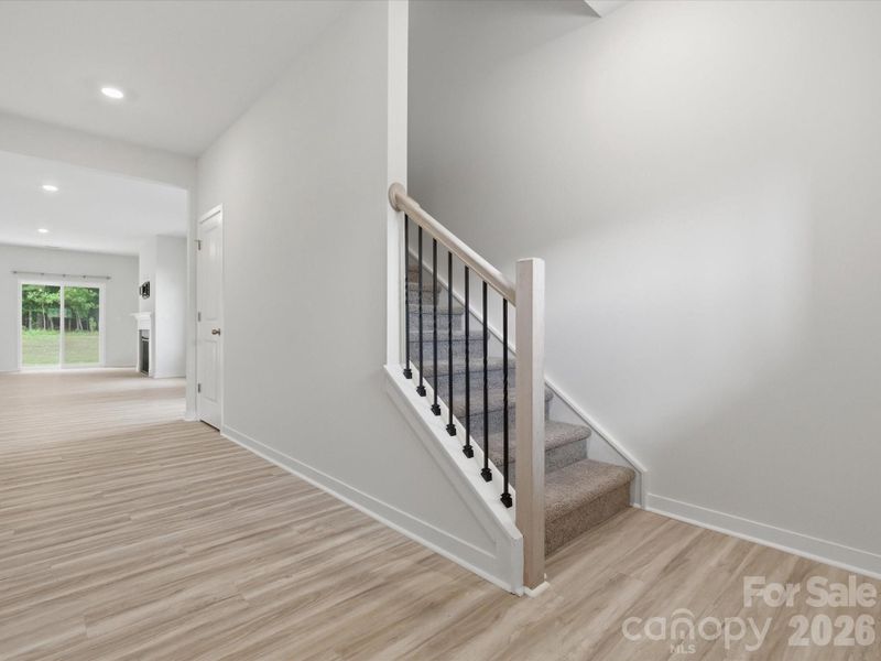 Spacious, unfurnished interior of a new home in Reedy Creek Preserve, Charlotte (Image 34).