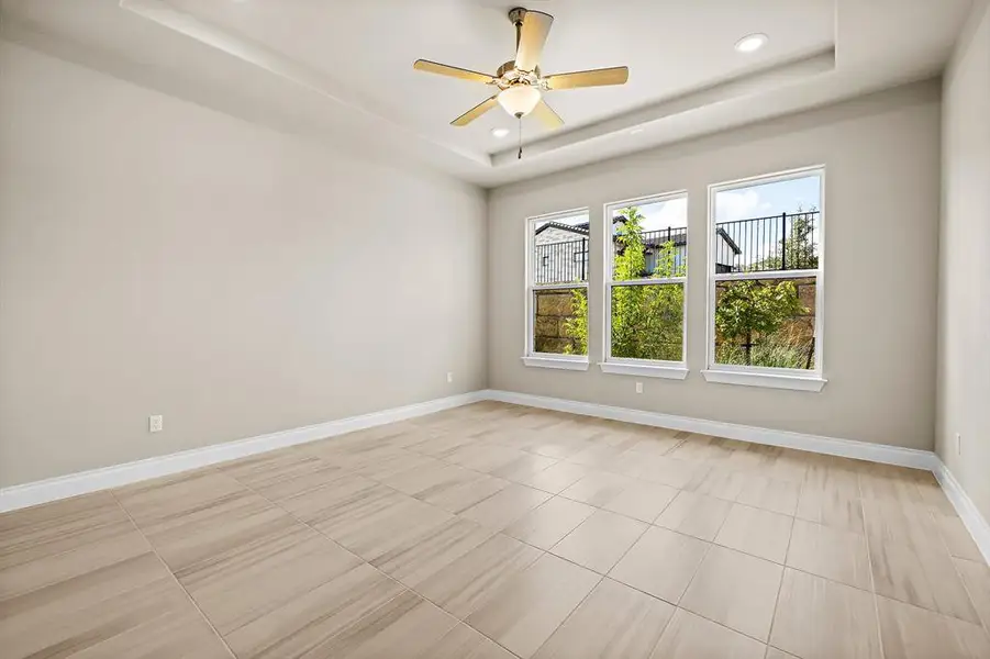 Spacious, unfurnished interior of a new home in , Horseshoe Bay (Image 11).