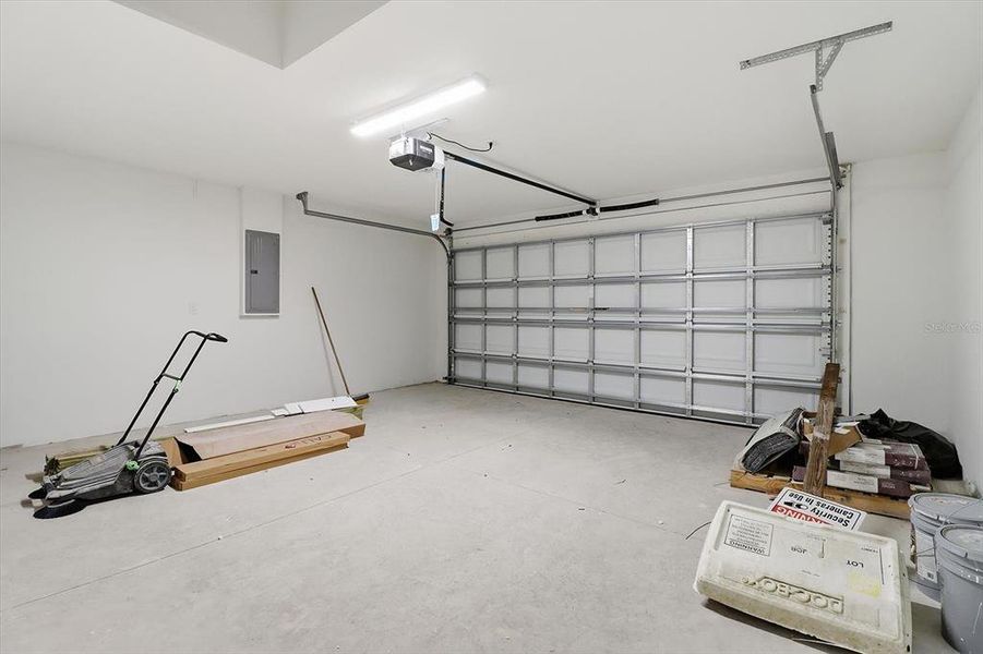 Spacious, unfurnished interior of a new home in , Crystal River (Image 35).