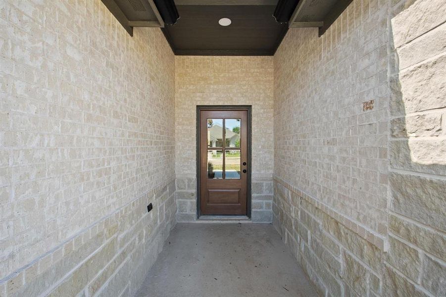 Exterior details and patio area of a home in , Athens (Image 4).
