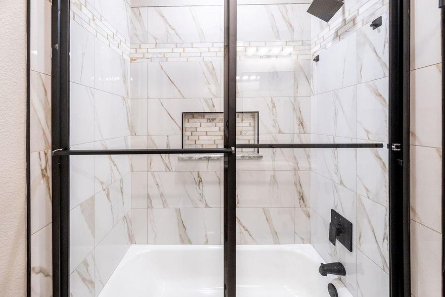 Bathroom featuring tiled shower / bath
