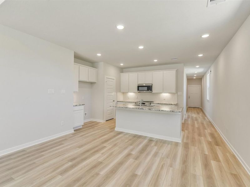 Spacious, unfurnished interior of a new home in Spring Branch Crossing, Conroe (Image 22).