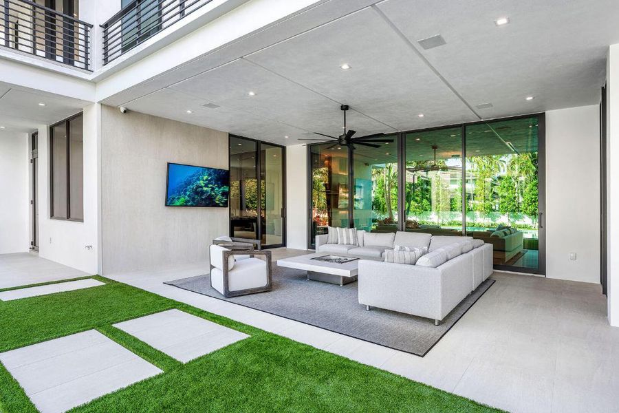 481_Thatch_Palm_Drive_24