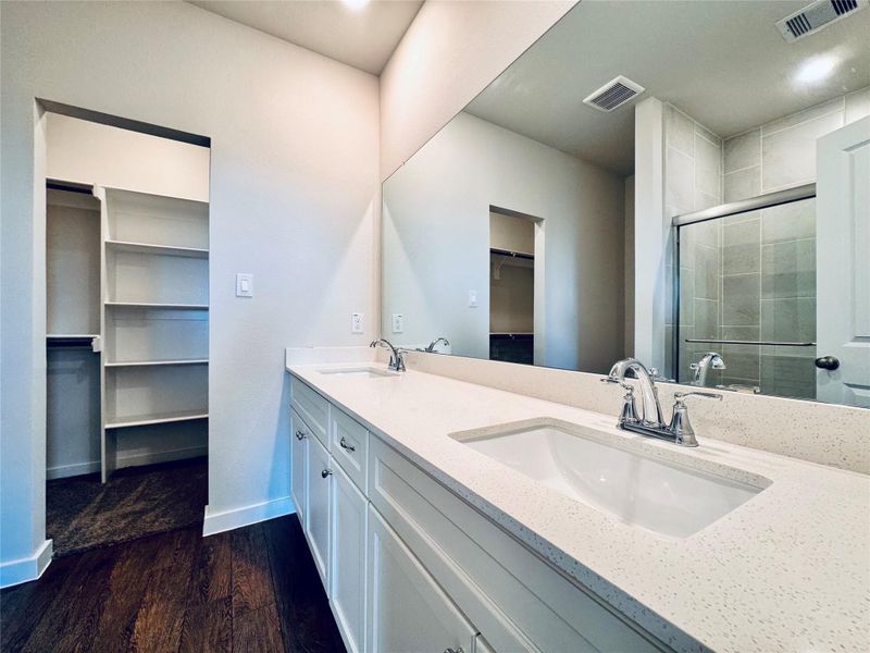 Furnished interior view inside a new home in Santa Fe, Cleveland (Image 5).