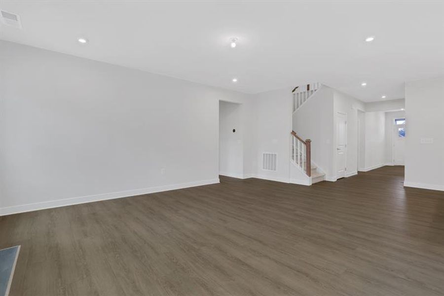 Spacious, unfurnished interior of a new home in Crystal Falls, Dawsonville (Image 25).