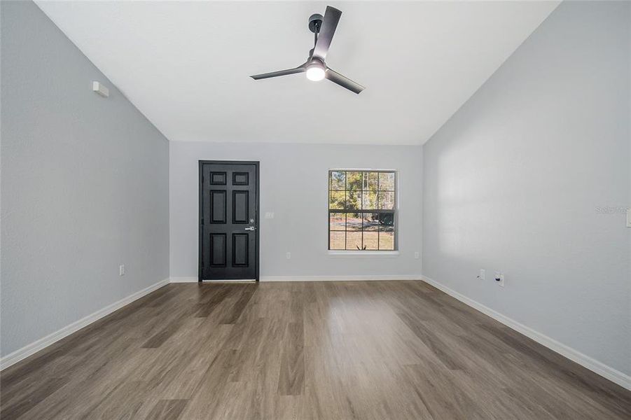 Spacious, unfurnished interior of a new home in , Dunnellon (Image 31).