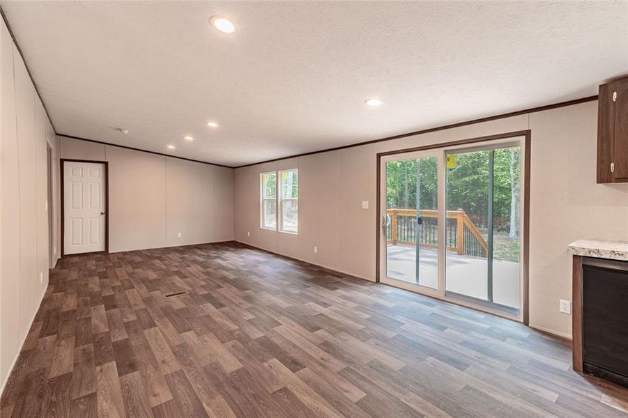 Spacious, unfurnished interior of a new home in , Dahlonega (Image 40).
