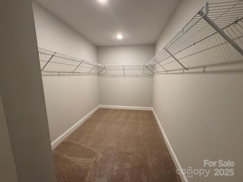 Spacious, unfurnished interior of a new home in Harrisburg Village, Harrisburg (Image 8).