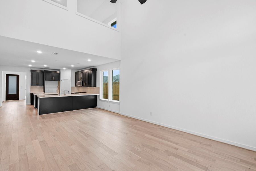 Spacious, unfurnished interior of a new home in Sienna 45', 50', Missouri City (Image 20).