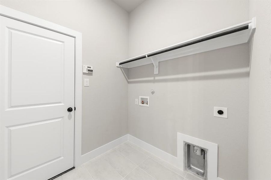 06. 1027 Gracious - Utility