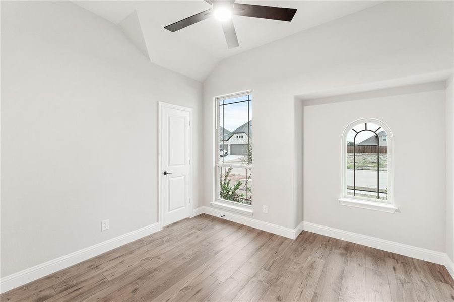 Spacious, unfurnished interior of a new home in Stone River Glen 60s, Royse City (Image 13).