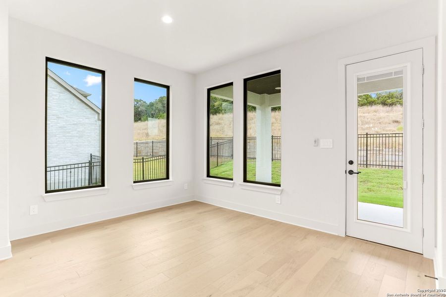 Spacious, unfurnished interior of a new home in Esperanza - 70', Boerne (Image 29).