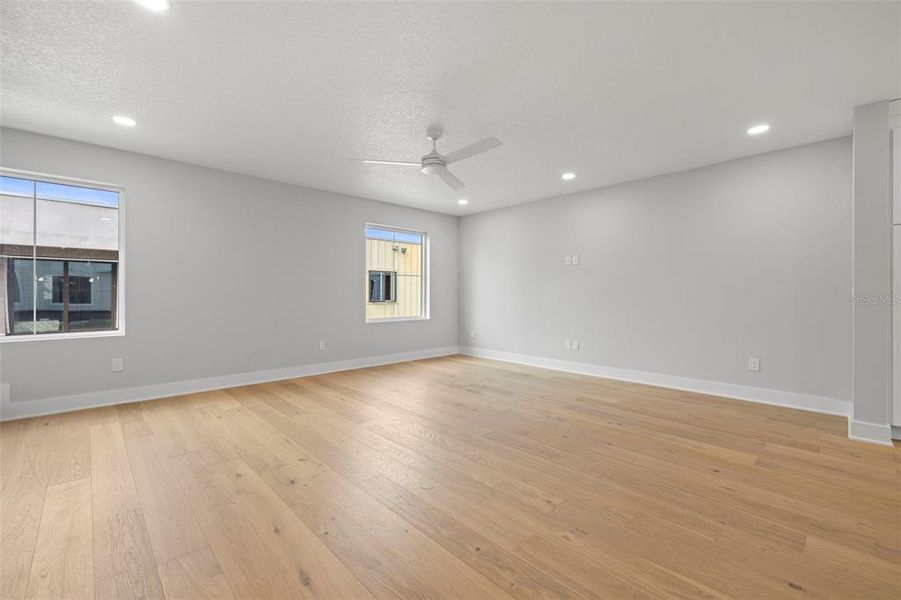 Spacious, unfurnished interior of a new home in , Tampa (Image 30).