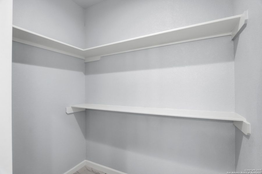 Spacious, unfurnished interior of a new home in , Atascosa (Image 27).