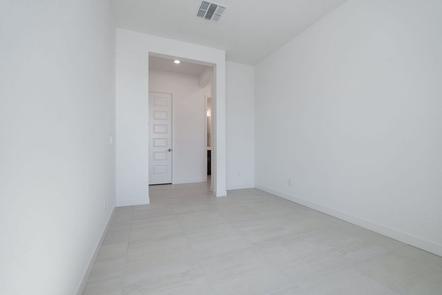 Spacious, unfurnished interior of a new home in Soleo, Queen Creek (Image 13).