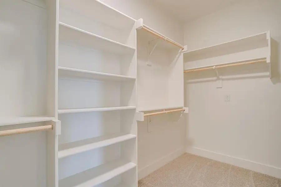 Spacious, unfurnished interior of a new home in Peaks at Lone Elm, Waxahachie (Image 33).