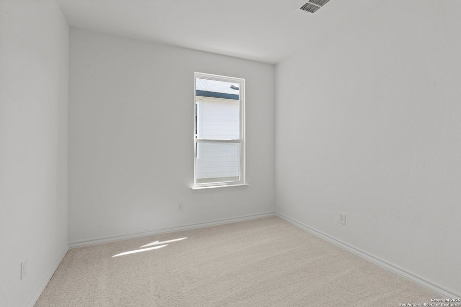 Spacious, unfurnished interior of a new home in The Overlook at Creekside, New Braunfels (Image 18).