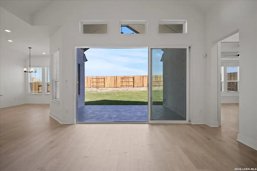 Spacious, unfurnished interior of a new home in Village at Three Oaks, Seguin (Image 11).