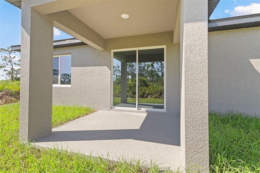 Exterior details and patio area of a home in , Port Charlotte (Image 19).