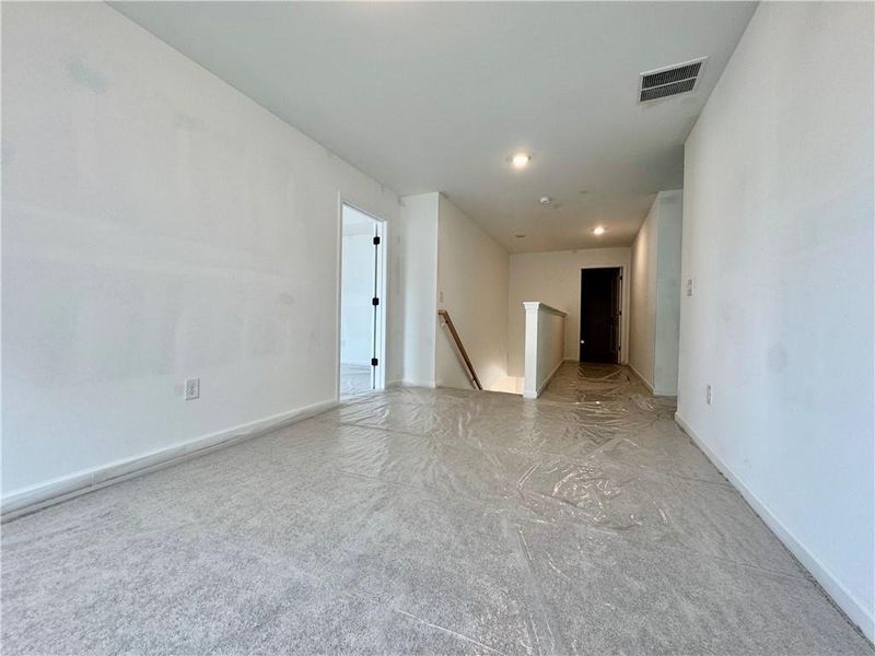 Spacious, unfurnished interior of a new home in Eastlyn Crossing, Flowery Branch (Image 7).