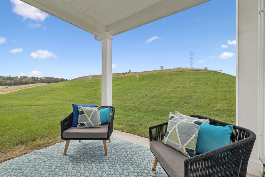 Exterior details and patio area of a home in Cades Bluff, Lebanon (Image 26).