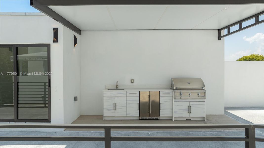 Roof Top/Summer Kitchen