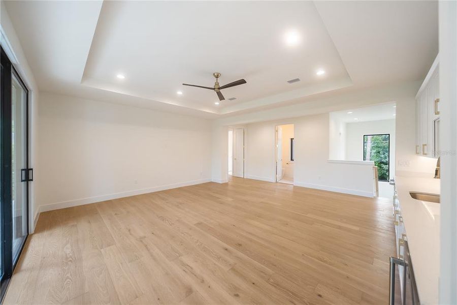 Spacious, unfurnished interior of a new home in , Sarasota (Image 84).