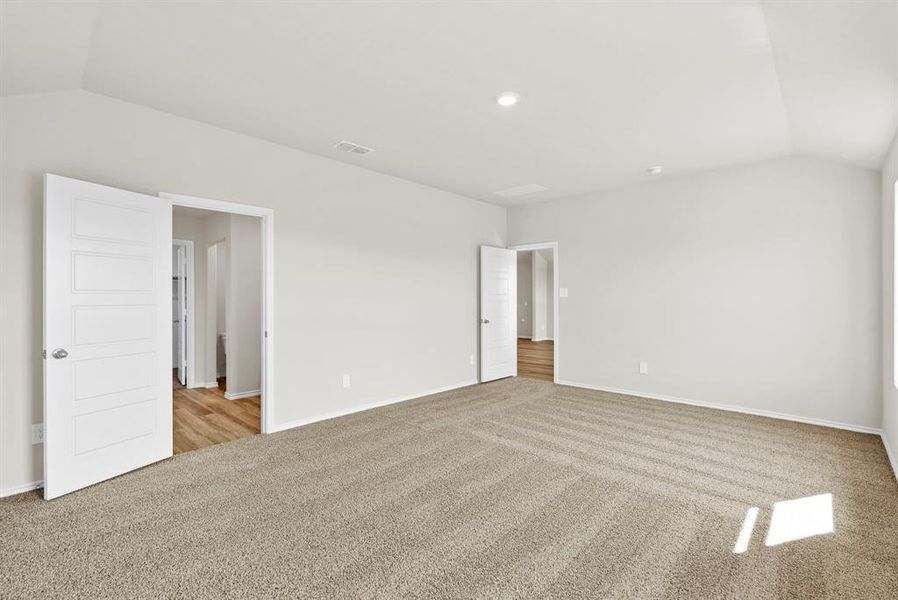 Spacious, unfurnished interior of a new home in Sunnycreek, Crowley (Image 21).