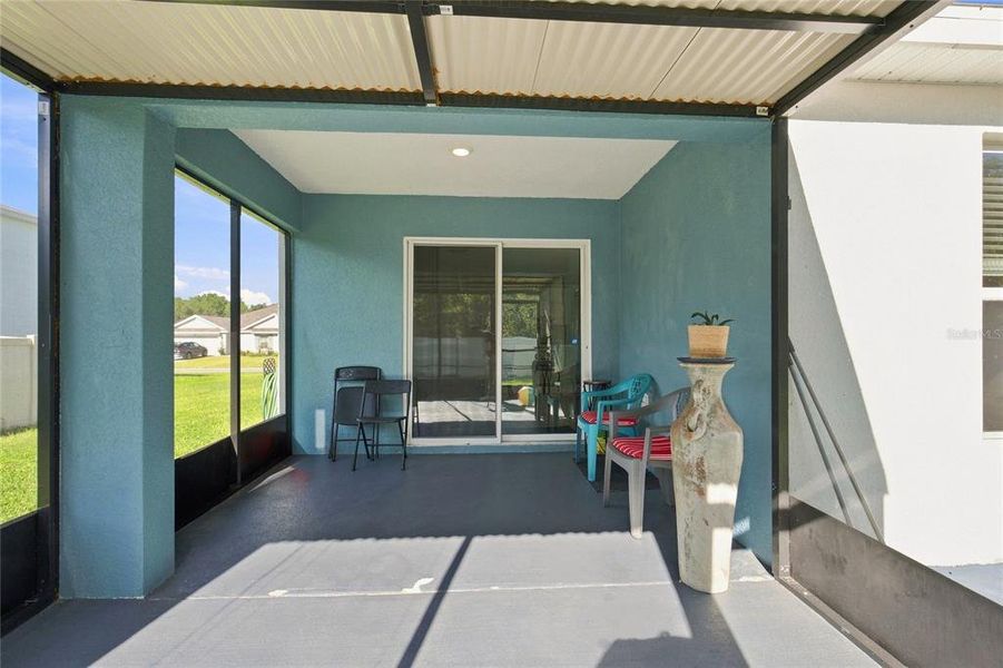 Exterior details and patio area of a home in Huntington Ridge, Ocala (Image 23).